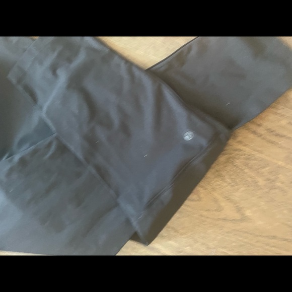 Lululemon pant size 4 - Picture 2 of 3